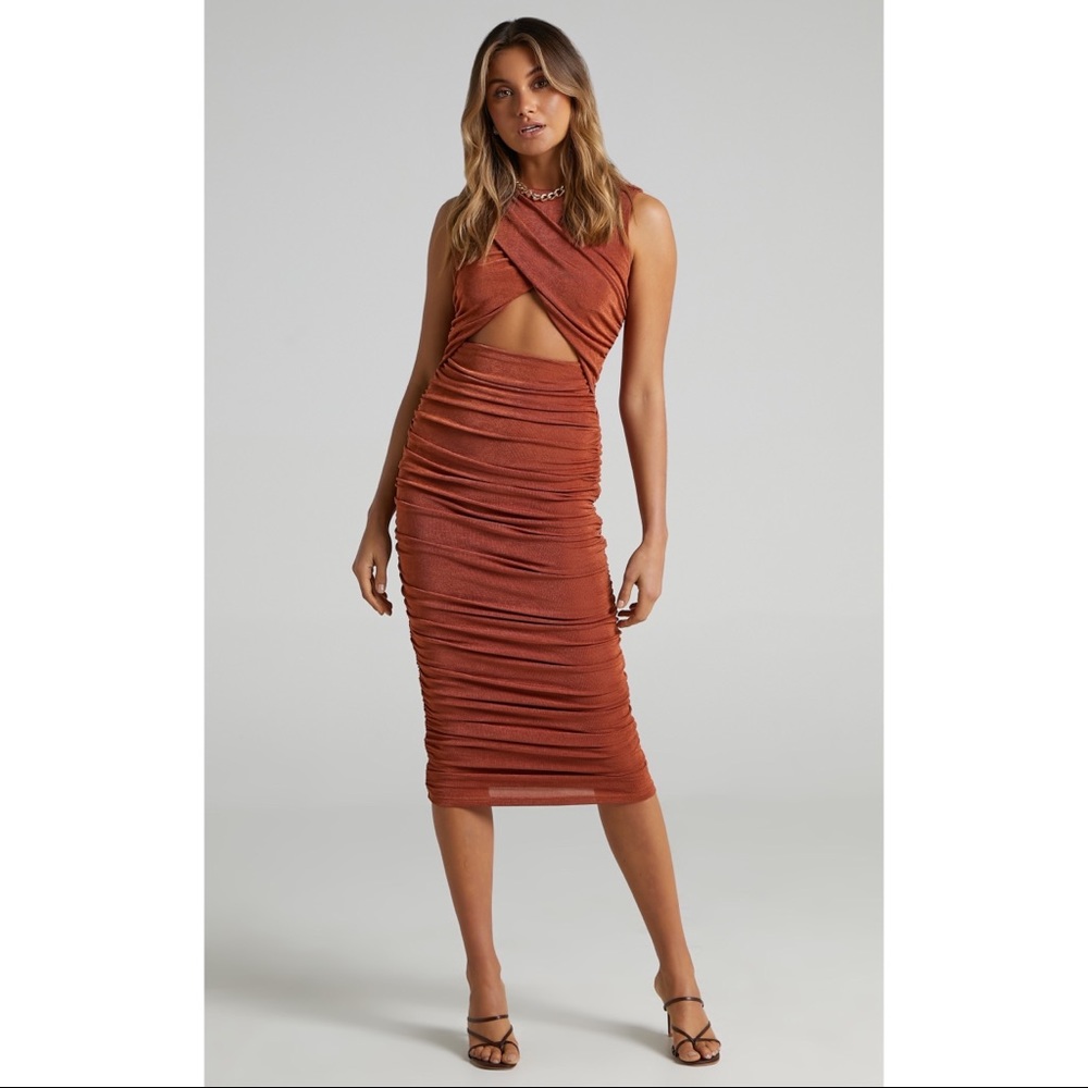 SELITA RUCHED HIGH NECK MIDI DRESS IN RUST
